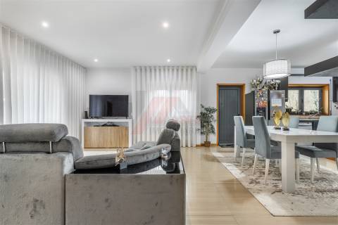 Moradia com Terreno e Espaços Amplos – 5 min de Fafe!