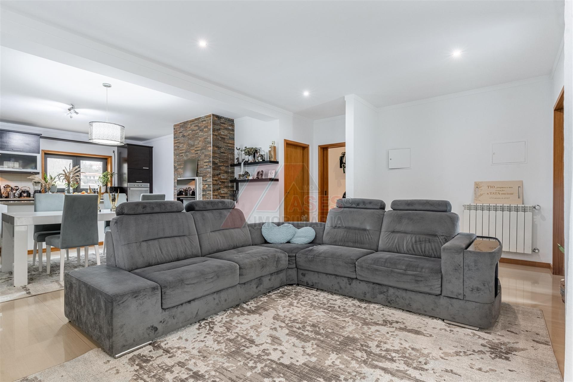 Moradia com Terreno e Espaços Amplos – 5 min de Fafe!