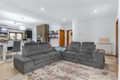 Moradia com Terreno e Espaços Amplos – 5 min de Fafe!