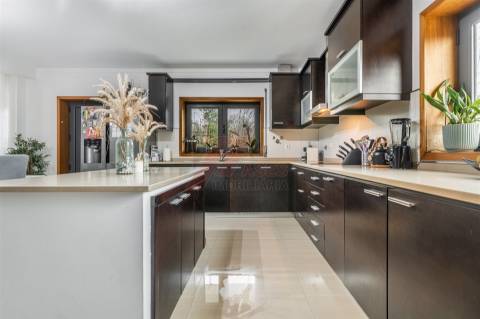 Moradia com Terreno e Espaços Amplos – 5 min de Fafe!