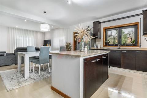 Moradia com Terreno e Espaços Amplos – 5 min de Fafe!