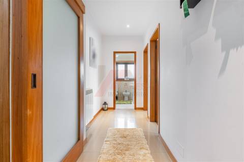 Moradia com Terreno e Espaços Amplos – 5 min de Fafe!