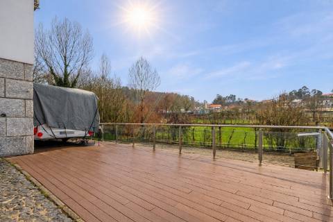 Moradia com Terreno e Espaços Amplos – 5 min de Fafe!