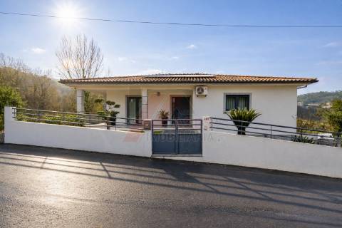 Moradia com Terreno e Espaços Amplos – 5 min de Fafe!