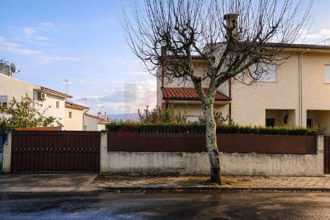 Moradia T3 Geminada – Urbanização Sol-Poente | Fafe