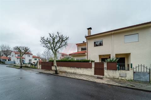 Moradia T3 Geminada – Urbanização Sol-Poente | Fafe