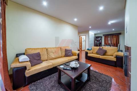 MORADIA EM BANDA T3!