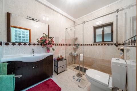 MORADIA EM BANDA T3!