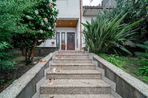 MORADIA EM BANDA T3!