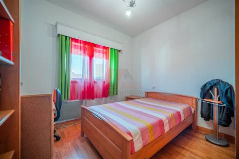 MORADIA EM BANDA T3!