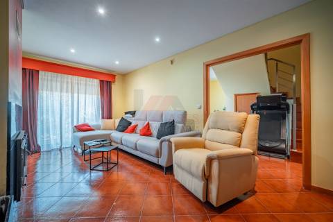 MORADIA EM BANDA T3!