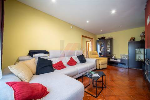 MORADIA EM BANDA T3!