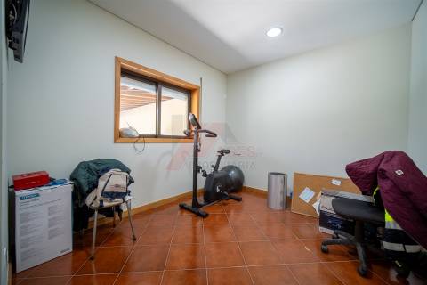 MORADIA EM BANDA T3!