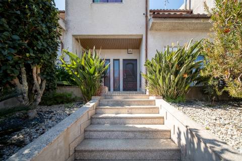 MORADIA EM BANDA T3!