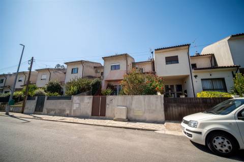 MORADIA EM BANDA T3!