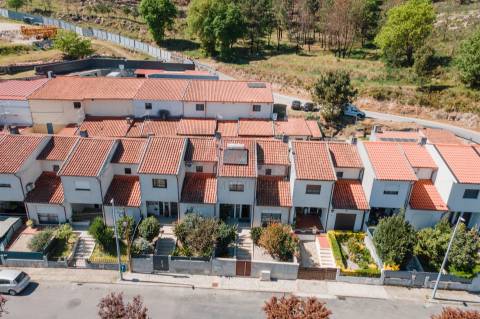 MORADIA EM BANDA T3!