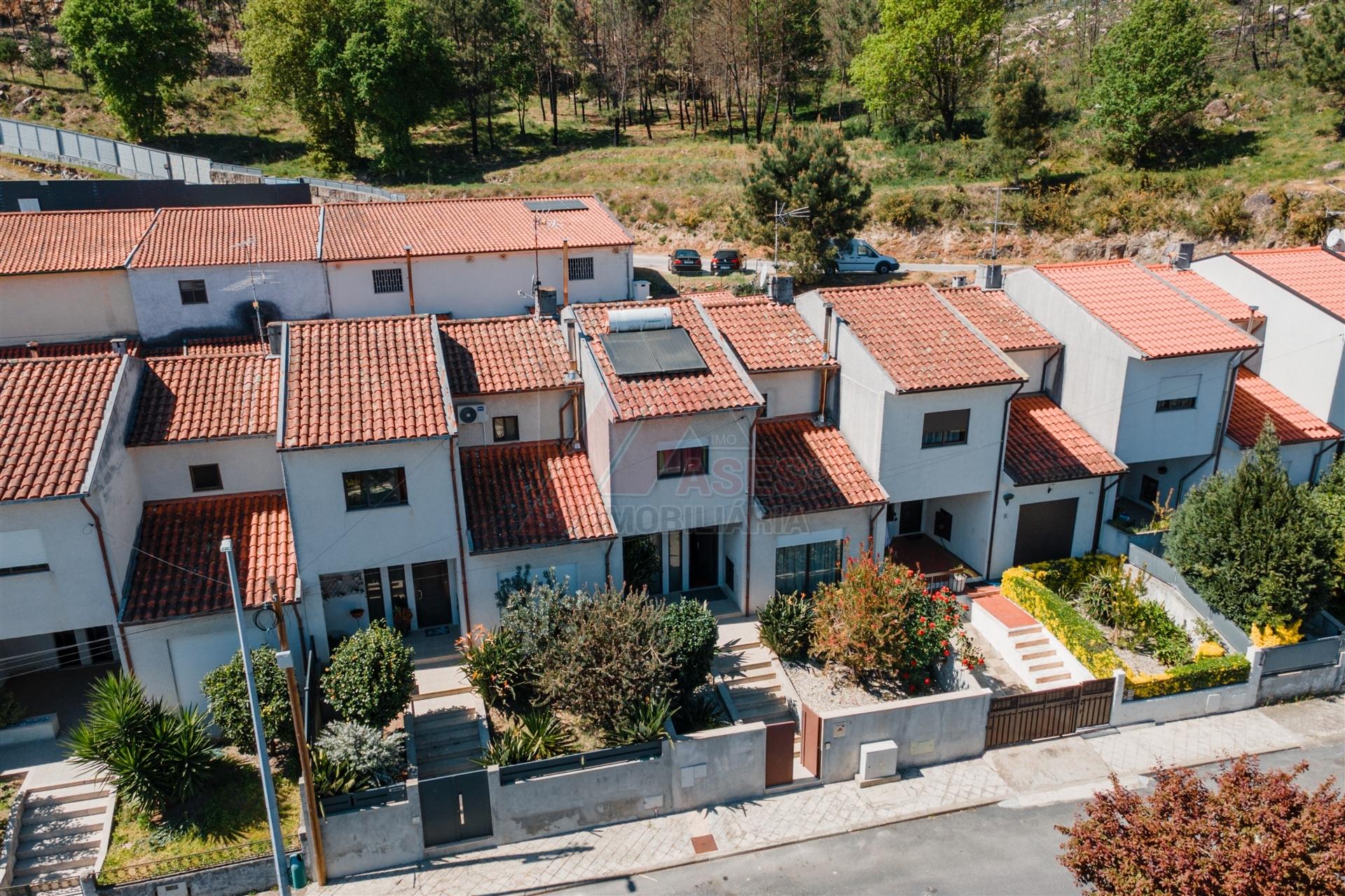 MORADIA EM BANDA T3!