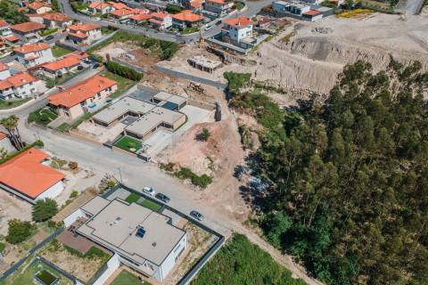Terreno com Projeto Aprovado – Excelente Oportunidade !
