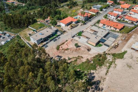 Terreno com Projeto Aprovado – Excelente Oportunidade !