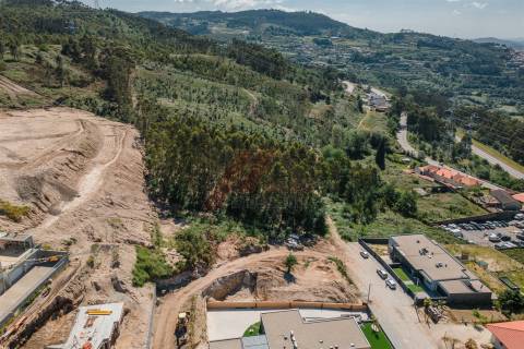 Terreno com Projeto Aprovado – Excelente Oportunidade !