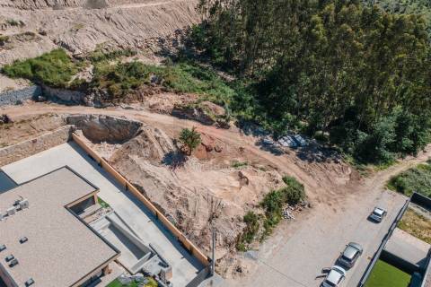 Terreno com Projeto Aprovado – Excelente Oportunidade !