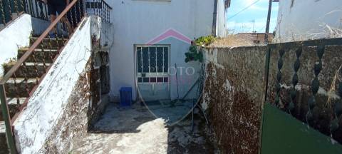 Moradia para Restaurar T2 Venda em Santos Evos,Viseu