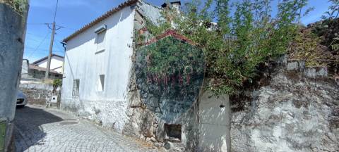Moradia para Restaurar T2 Venda em Santos Evos,Viseu