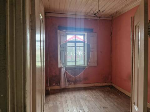 Moradia T7 Venda em São Miguel do Outeiro e Sabugosa,Tondela