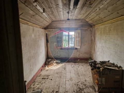 Moradia T7 Venda em São Miguel do Outeiro e Sabugosa,Tondela