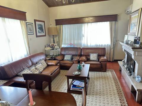 Moradia Geminada T4 Venda em Viseu,Viseu