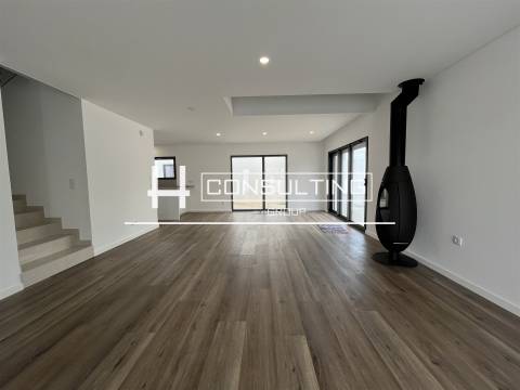 Apartamento T3 DUPLEX Venda em Corroios,Seixal