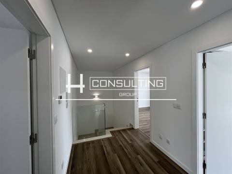 Apartamento T3 DUPLEX Venda em Corroios,Seixal