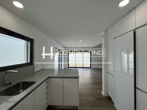 Apartamento T3 DUPLEX Venda em Corroios,Seixal