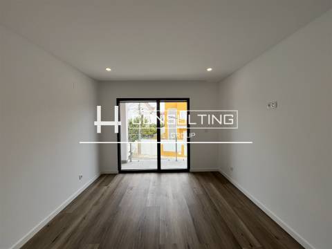 Apartamento T3 DUPLEX Venda em Corroios,Seixal