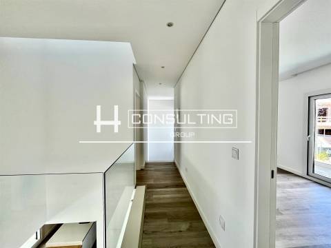 Moradia Isolada T4 DUPLEX Venda em Corroios,Seixal