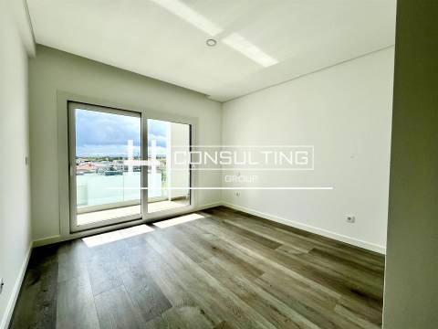 Moradia Isolada T4 DUPLEX Venda em Corroios,Seixal