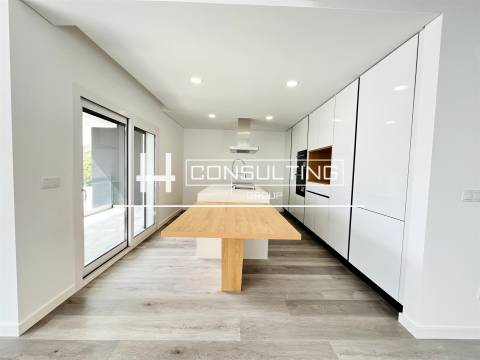 Moradia Isolada T4 DUPLEX Venda em Corroios,Seixal