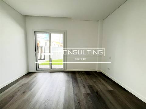 Moradia Isolada T4 DUPLEX Venda em Corroios,Seixal