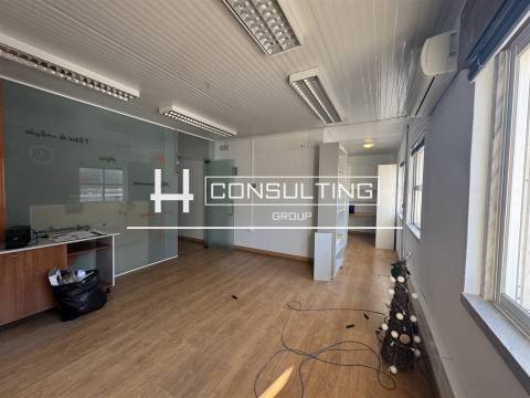 Armazém  Arrendamento em Agualva e Mira-Sintra,Sintra