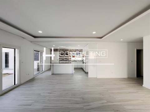 Moradia T4 Venda em Fernão Ferro,Seixal