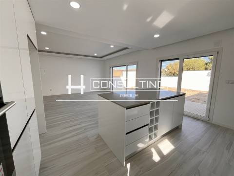 Moradia T4 Venda em Fernão Ferro,Seixal