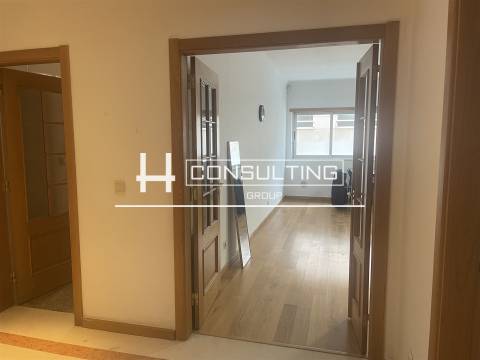 Apartamento T4 Arrendamento em Parque das Nações,Lisboa