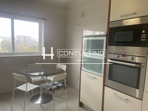 Apartamento T2 Arrendamento em Parque das Nações,Lisboa