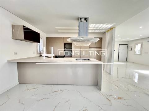 Moradia T4 DUPLEX Venda em Fernão Ferro,Seixal