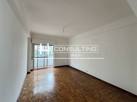 Apartamento T3 Venda em Mina de Água,Amadora