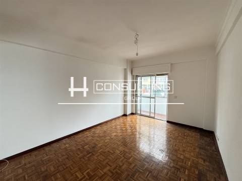 Apartamento T3 Venda em Mina de Água,Amadora