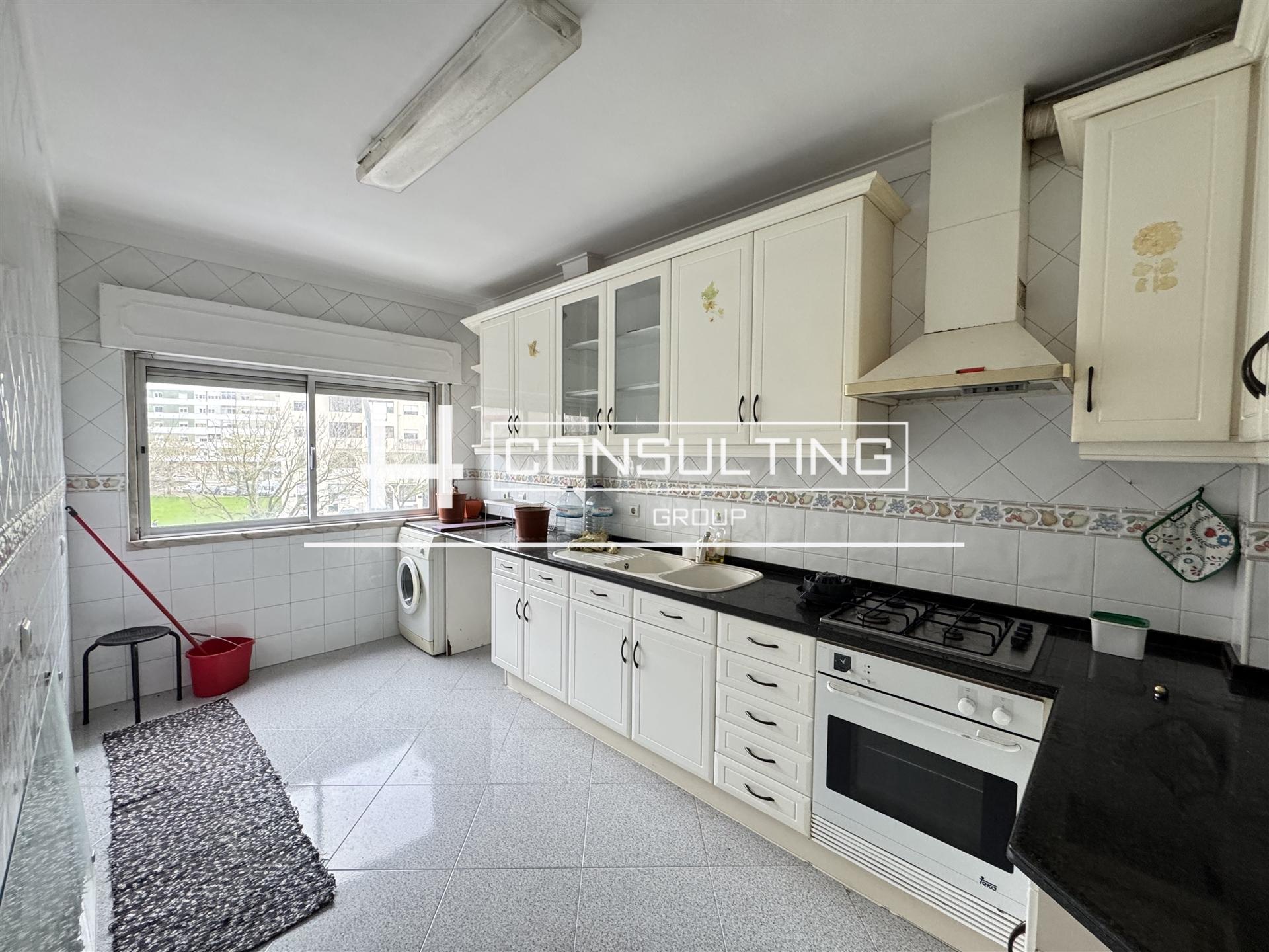 Apartamento T3 Venda em Mina de Água,Amadora