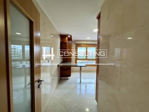 Apartamento T3 Venda em Odivelas,Odivelas