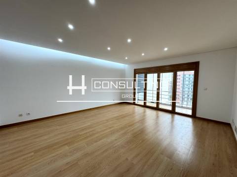 Apartamento T3 Venda em Odivelas,Odivelas