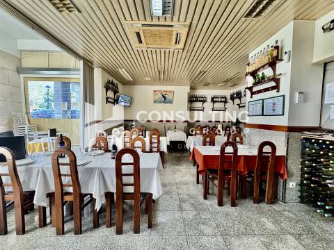 Loja  Arrendamento em Mina de Água,Amadora